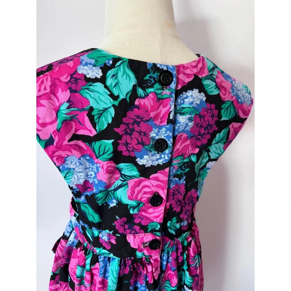 Vintage vibrant floral